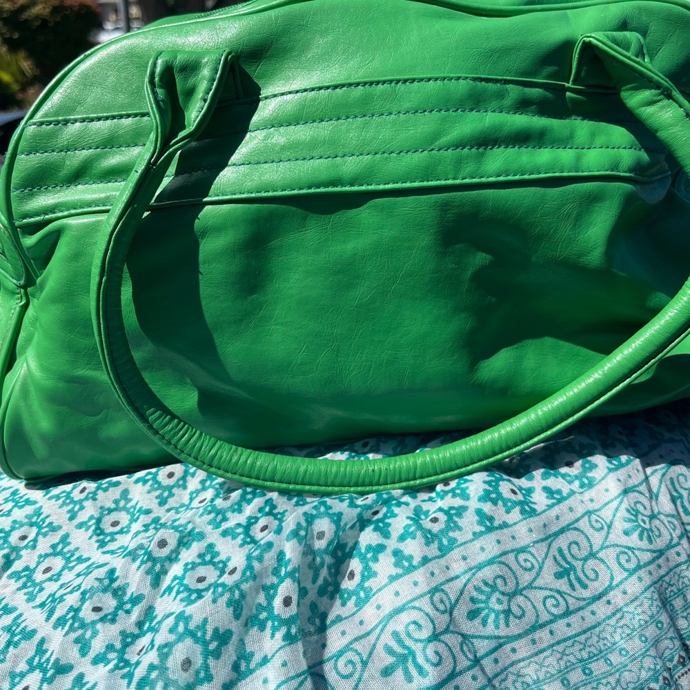 Vibrant Green Shoulder Bag with Casual Fabric